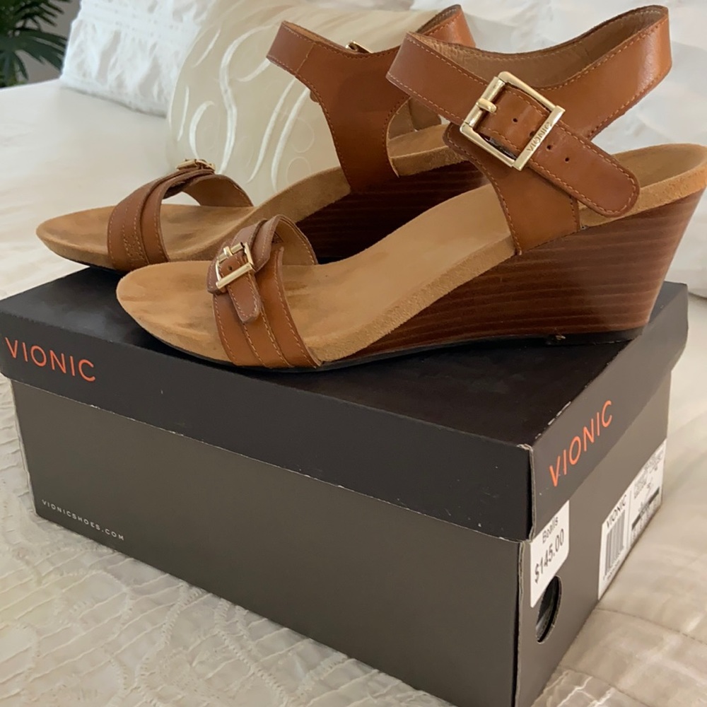 Vionic wedges 8M. Beautiful tan leather
